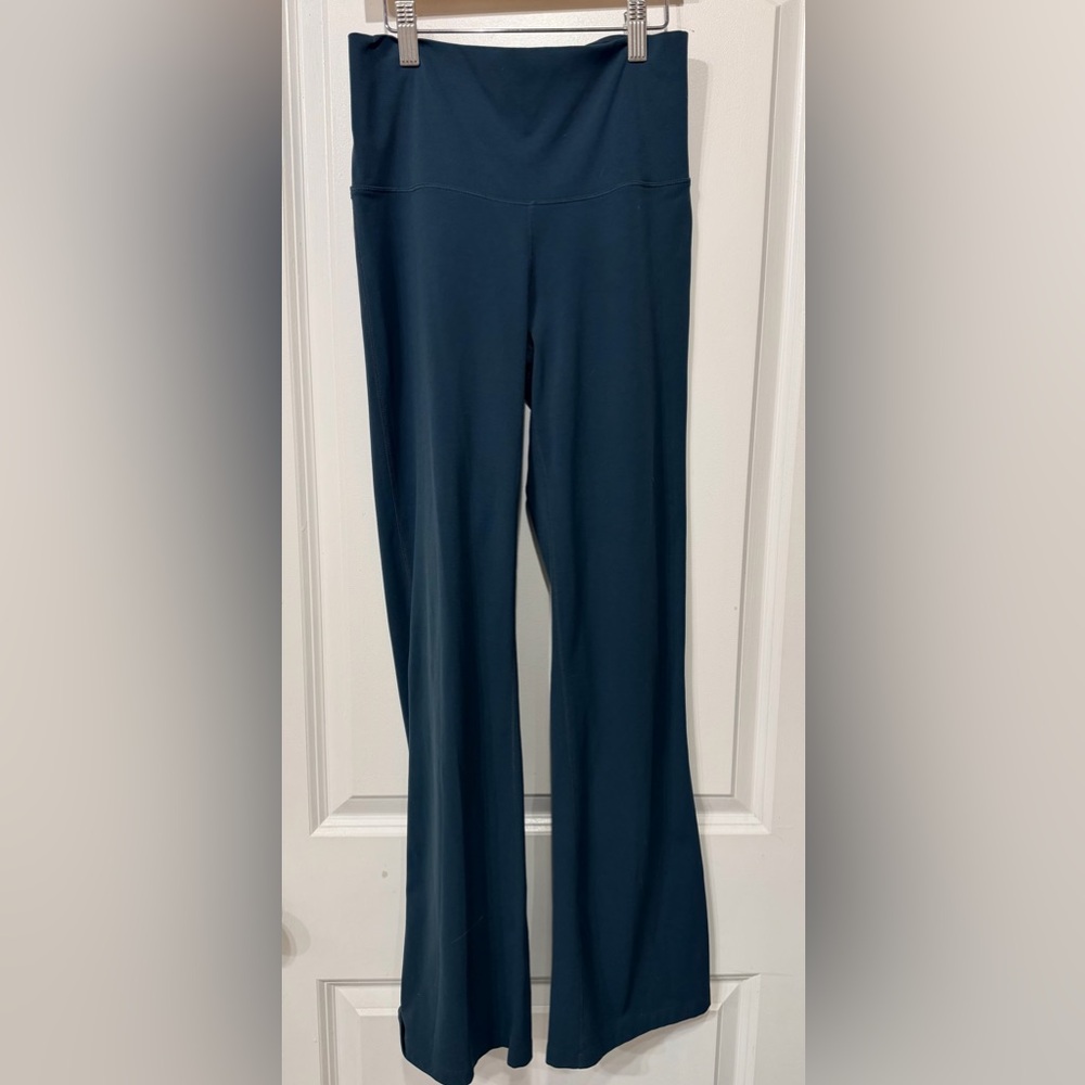 Nike Women's High Waisted Flared Leggings Med